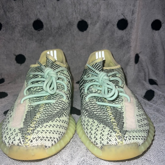 Adidas Yeezy Boost 350 V2 - Picture 2 of 9